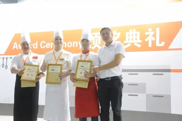 金年会app代表为选手颁奖