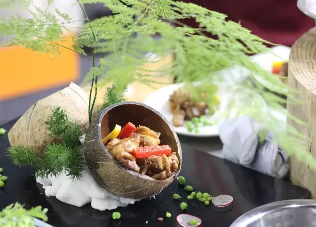 烹饪组金奖：澳门街《沙姜鸡》