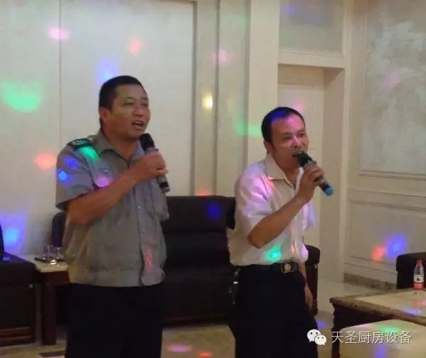 门卫大叔们，不输歌喉